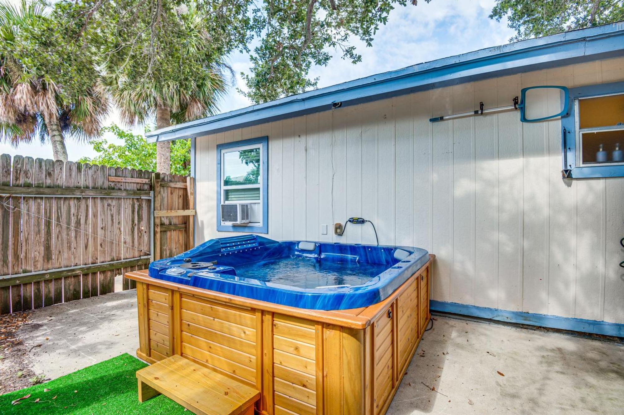 Cape Canaveral Cottage With Hot Tub Walk To Beach Luaran gambar